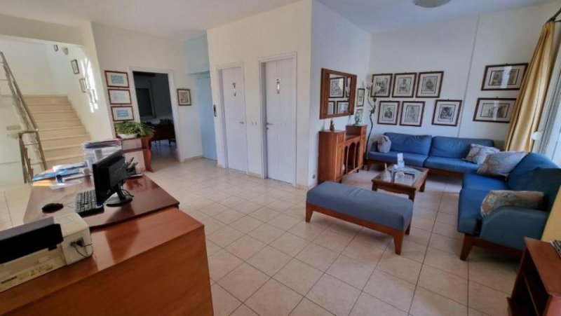 Chersonisos Kreta, Chersonisou: Gebäude mit Wohnung und Praxis zu verkaufen Gewerbe kaufen